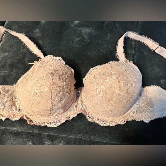 2/$20 🍭 Frederick’s of Hollywood Lace Bra (36C) Nude - Picture 3 of 7